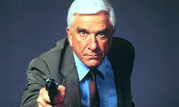leslie nielsen en agárralo como puedas