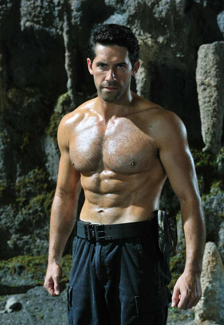 scott adkins el hombre de acero 2
