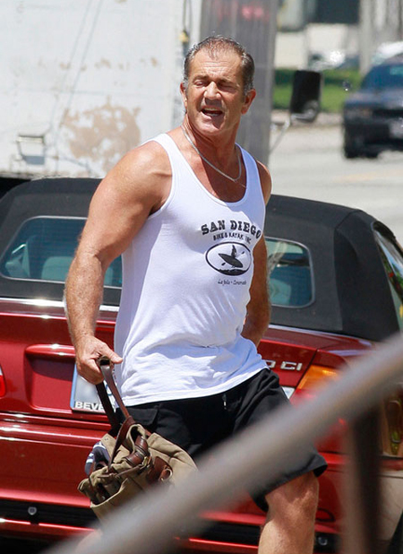 mel gibson se pone cachas para los mercenarios 3