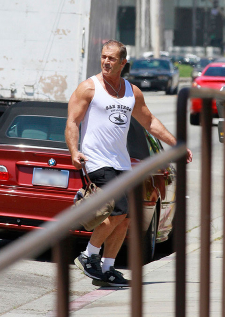 mel gibson se pone cachas para los mercenarios 3