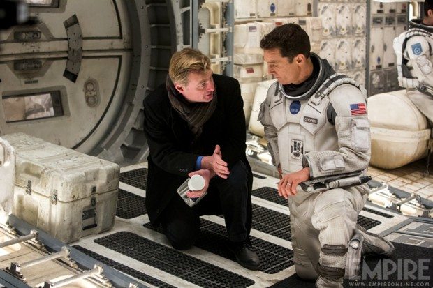 christopher nolan dando instrucciones a matthew mcconaughey en interstellar
