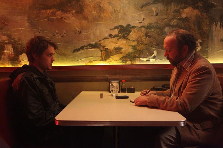 paul giamatti y chase williamson in john dies at the end