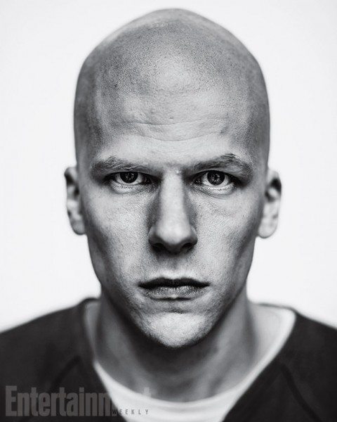 imagen promocional de lex luthor (jesse eisenberg) en 'batman v superman: dawn of justice' (2016).
