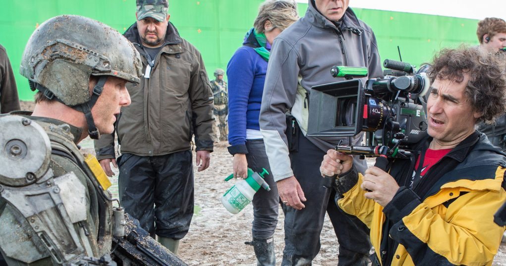 doug liman con tom cruise-en-el-rodaje de al filo del mañana