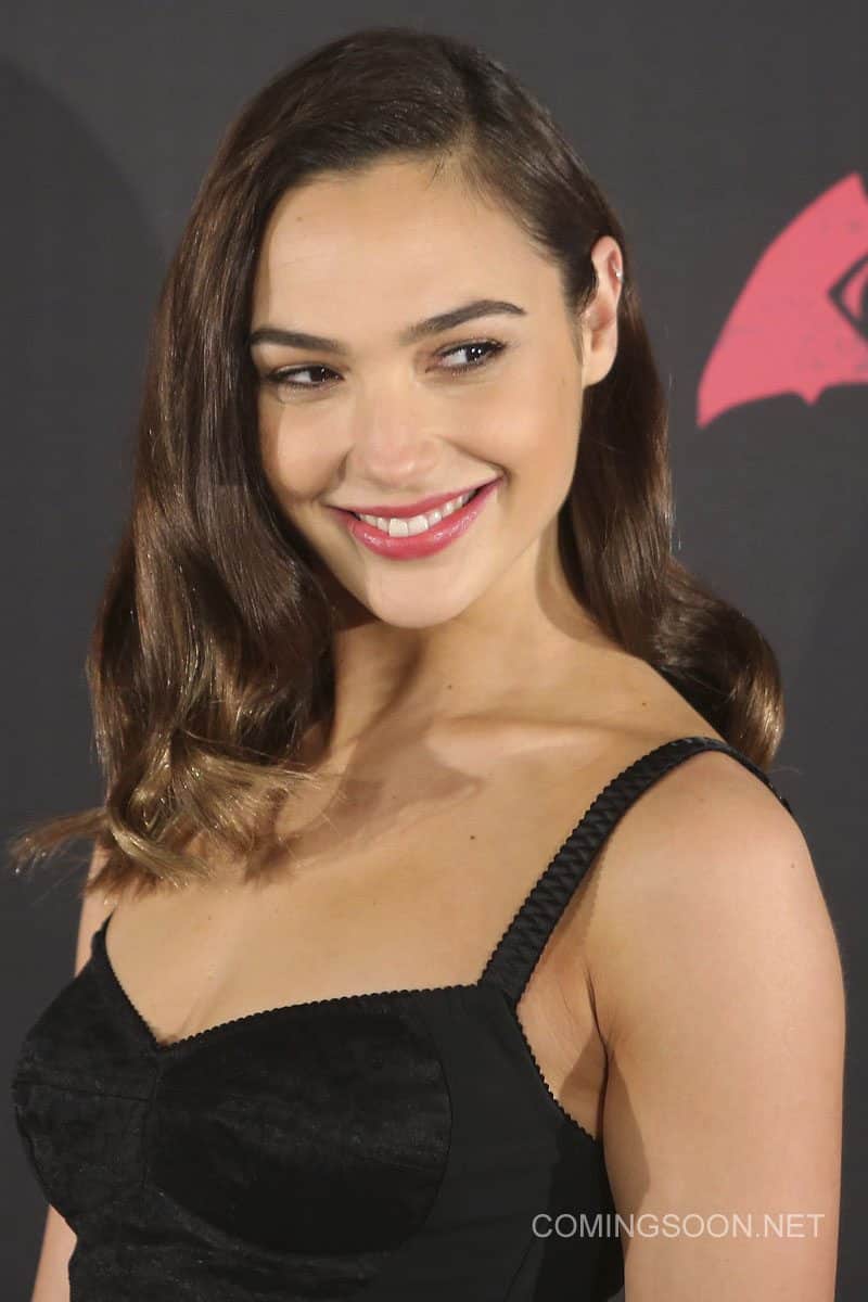 mexico city, mexico - march 19: israeli actress gal gadot poses for pictures during the batman v superman movie photocall at st regis hotel on march 19, 2016 in mexico city, mexico. (photo by hector vivas/latincontent/getty images)