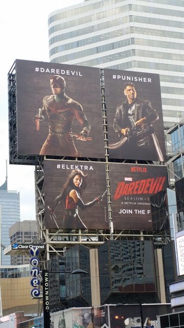 posters de la 2ª temporada de daredevil con the punisher y elektra