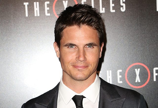 Robbie Amell actuará en la comedia 'When We First Met' premiere of fox's 'the x-files' at california science center - red carpet arrivals featuring: robbie amell where: los angeles, california, united states when: 12 jan 2016 credit: brian to/wenn.com