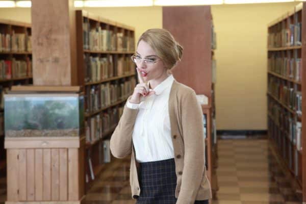 margot robie-snl-2016 (7)