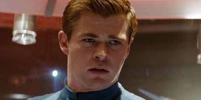 chris hemsworth como james t kirk en star trek