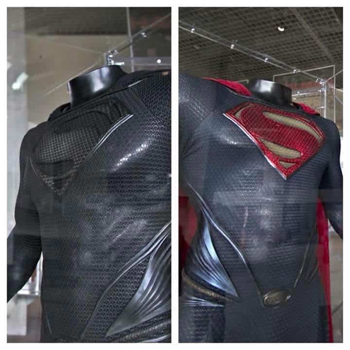 imagen del traje negro de superman en la 'liga de la justicia'