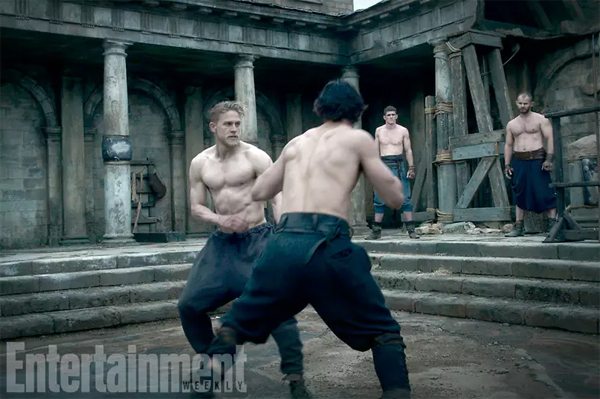 nuevo trailer de rey arturo: la leyenda de excalibur