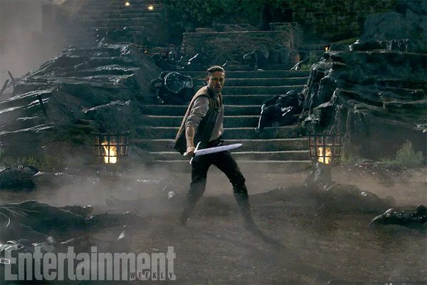 nuevo trailer de rey arturo: la leyenda de excalibur