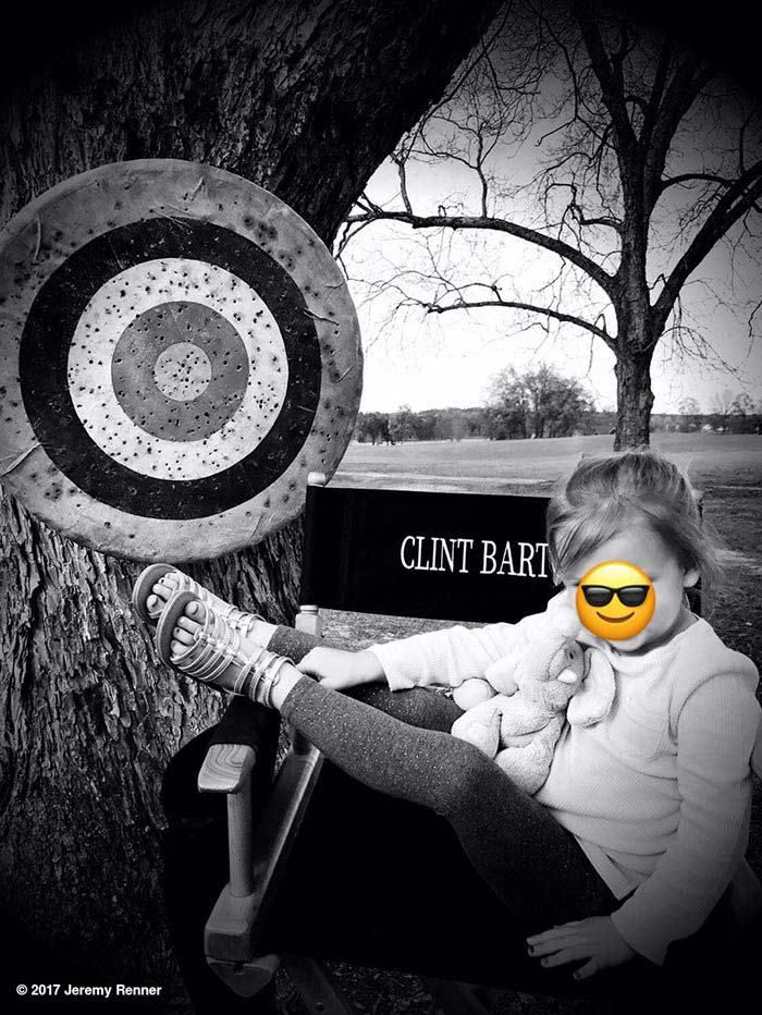 extraña imagen publicada por ojo de halcón en 'vengadores: infinity war'