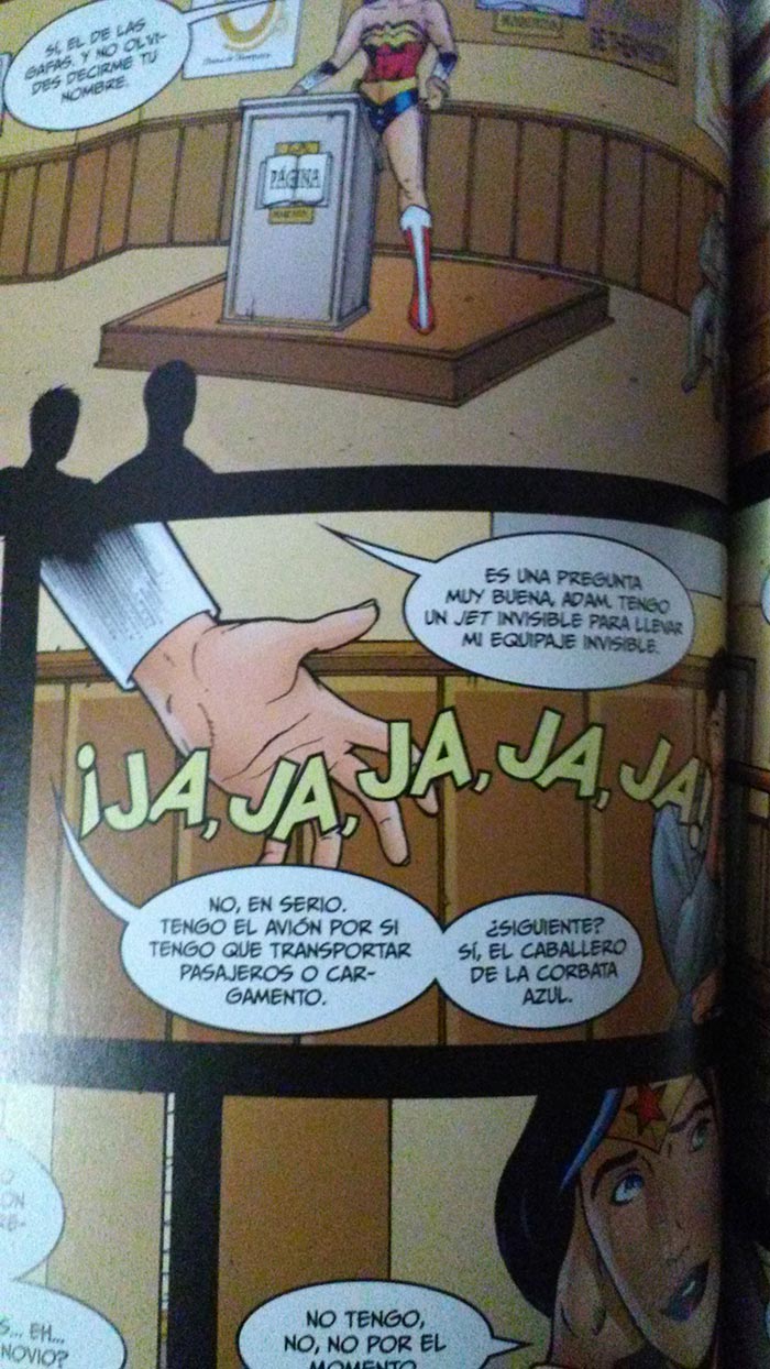 ¿por qué tiene wonder woman un avión invisible si puede volar?