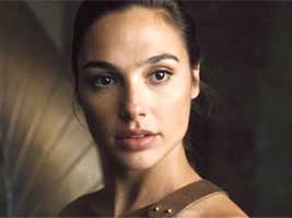 primera foto de gal gadot como 'wonder woman' tomada por zack snyder