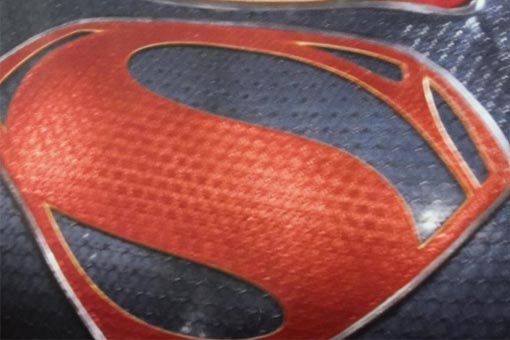 traje alternativo del superman de henry cavill