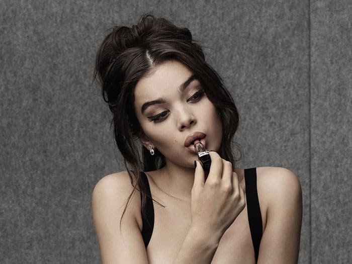 hailee steinfeld, posible barbara gordon en la película de batgirl (dc comics)