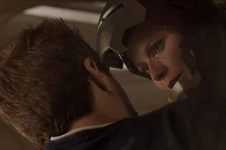 pepper potts con armadura de iron man