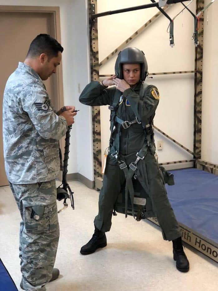 brie larson aprende a volar para capitana marvel (2019)