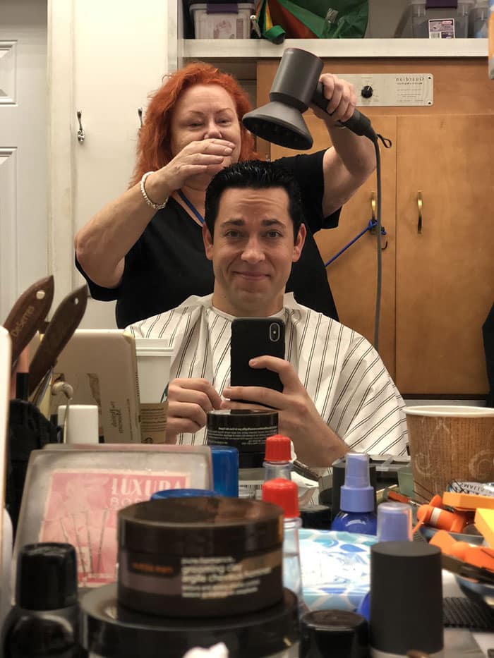 primera imagen de zachary levi con el corte de pelo de shazam