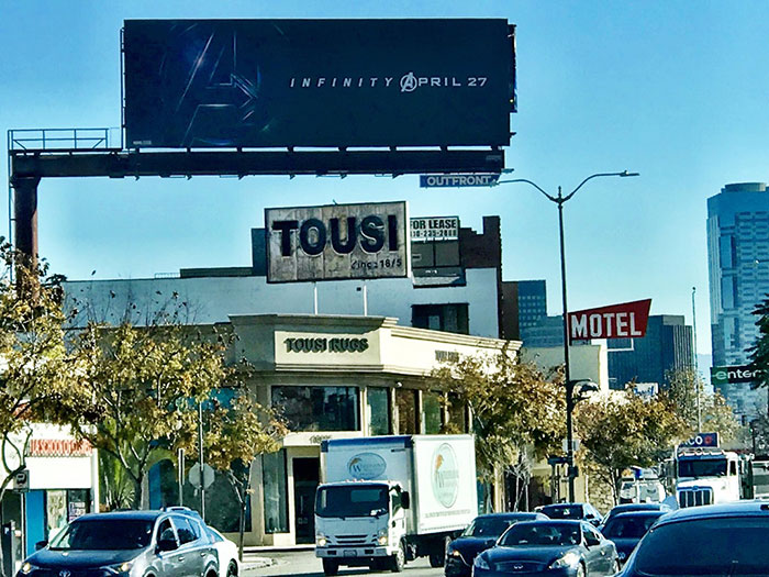 banner de vengadores: infinity war (2018) en burbank (california)