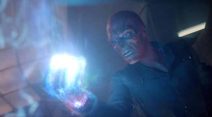 la conexión de capitana marvel con iron man 2