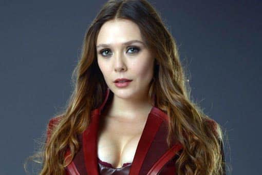 el traje de bruja escarlata en vengadores: infinity war (2018)