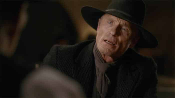 el hombre de negro en westworld