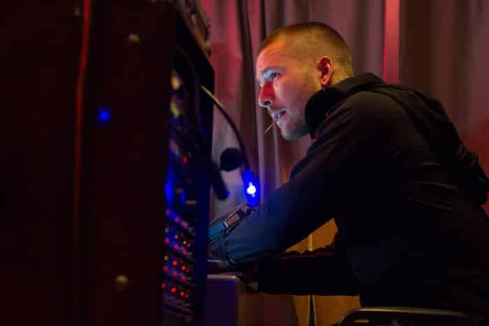 el actor glen powell promociona el próximo remake de stephen king de edgar wright