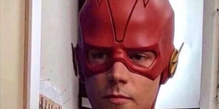 la polémica con el traje de the flash temporada 5
