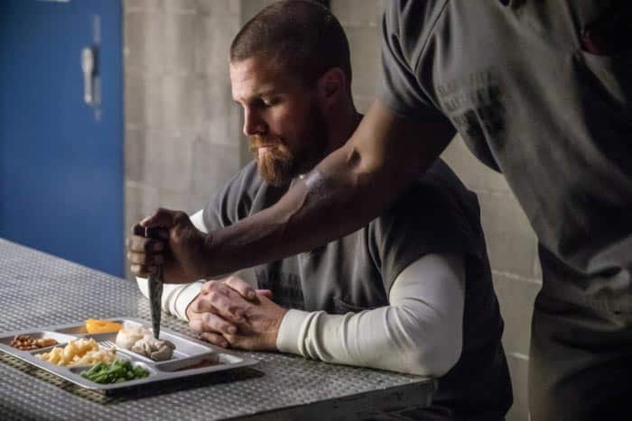 arrow temporada 7: oliver queen en la cárcel