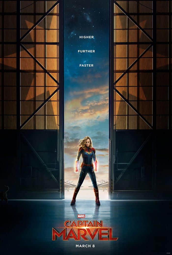 el póster de capitana marvel (2019) con el gato de carol danvers