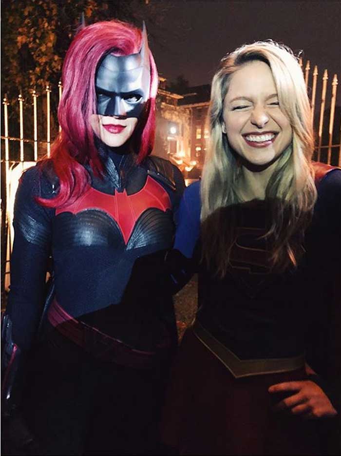 primera imagen de supergirl y batwoman en el arrowverso