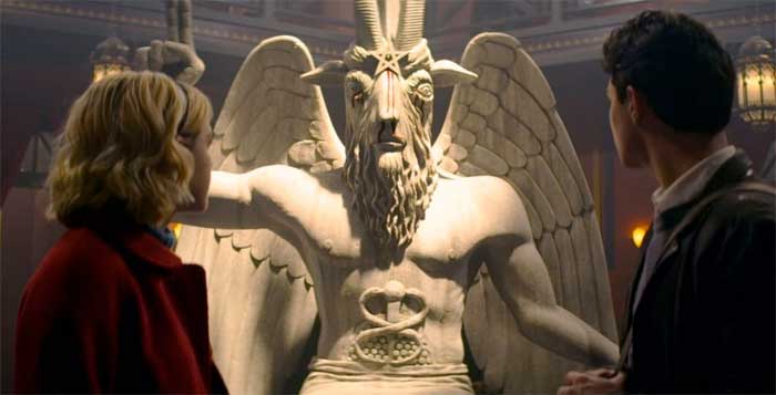 la serie de sabrina se mete en problemas con un templo satánico real