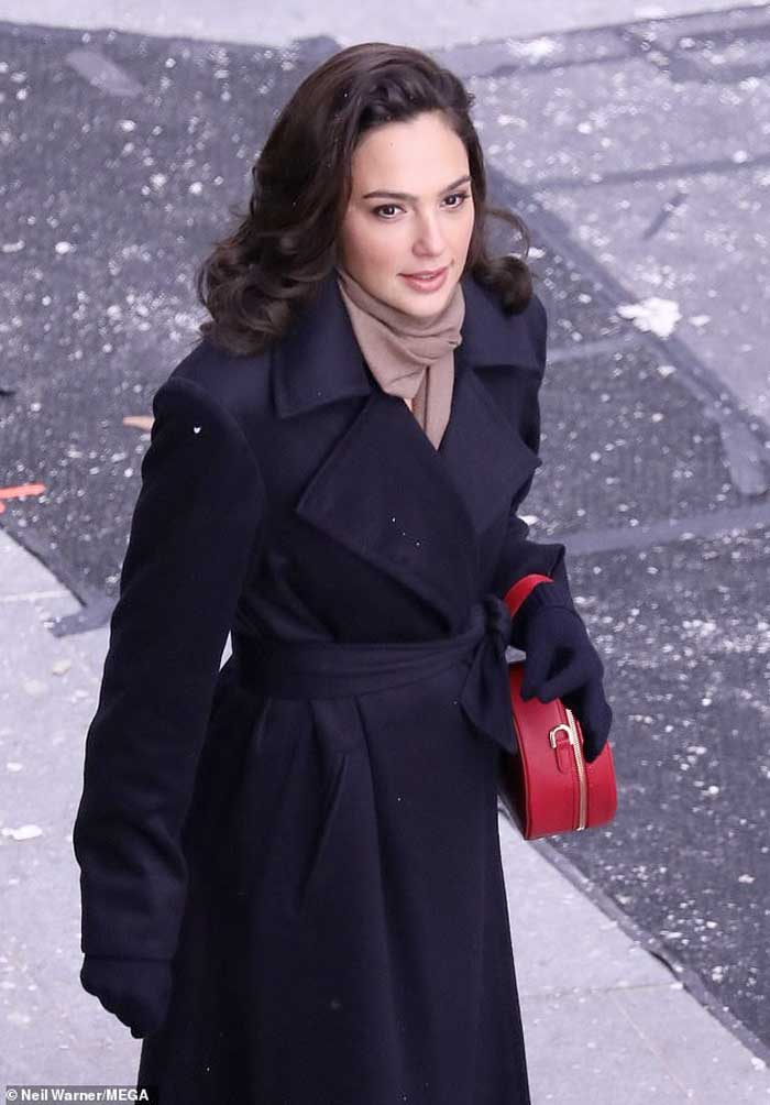 gal gadot espectacular en la foto del rodaje de wonder woman 1984