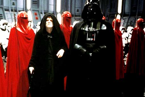 star wars: el motivo por el que el emperador salvó a darth vader