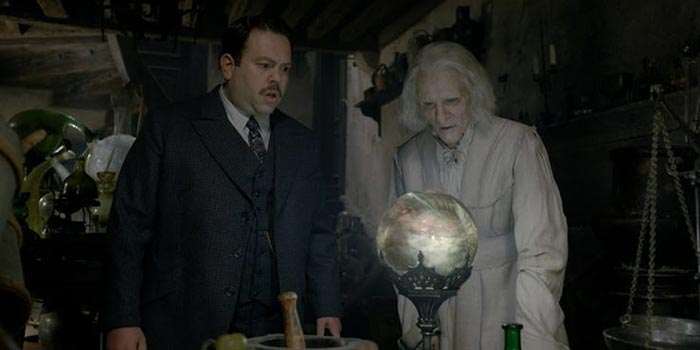 nicolas flamel en animales fantásticos: los crímenes de grindelwald