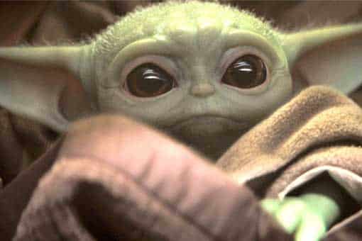 star wars: the mandalorian: baby yoda tendrá merchandising para navidad