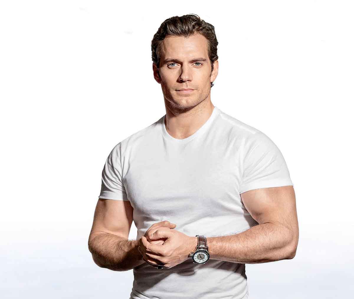 henry cavill estaba demasiado "gordo" para interpretar a james bond