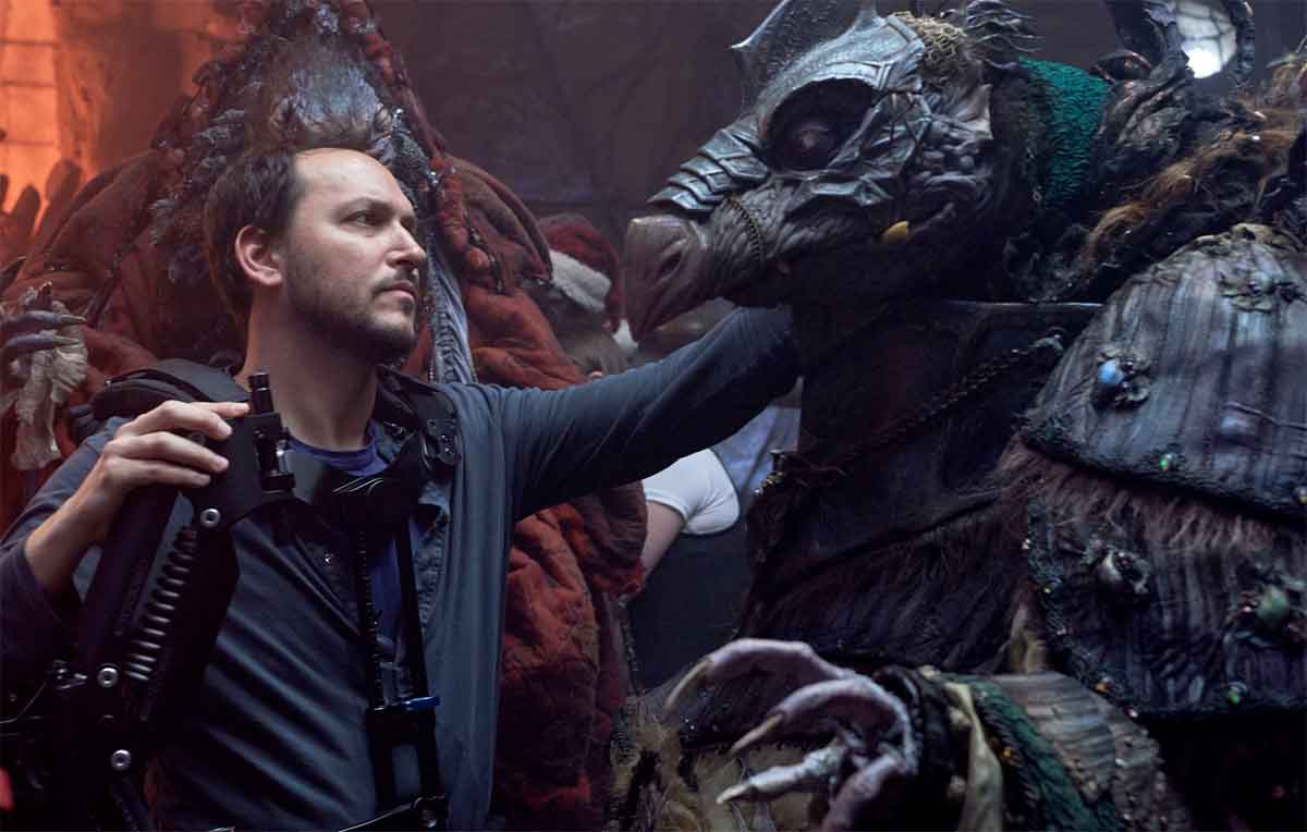 el director de la serie de el cristal oscuro salvó a las marionetas del fuego