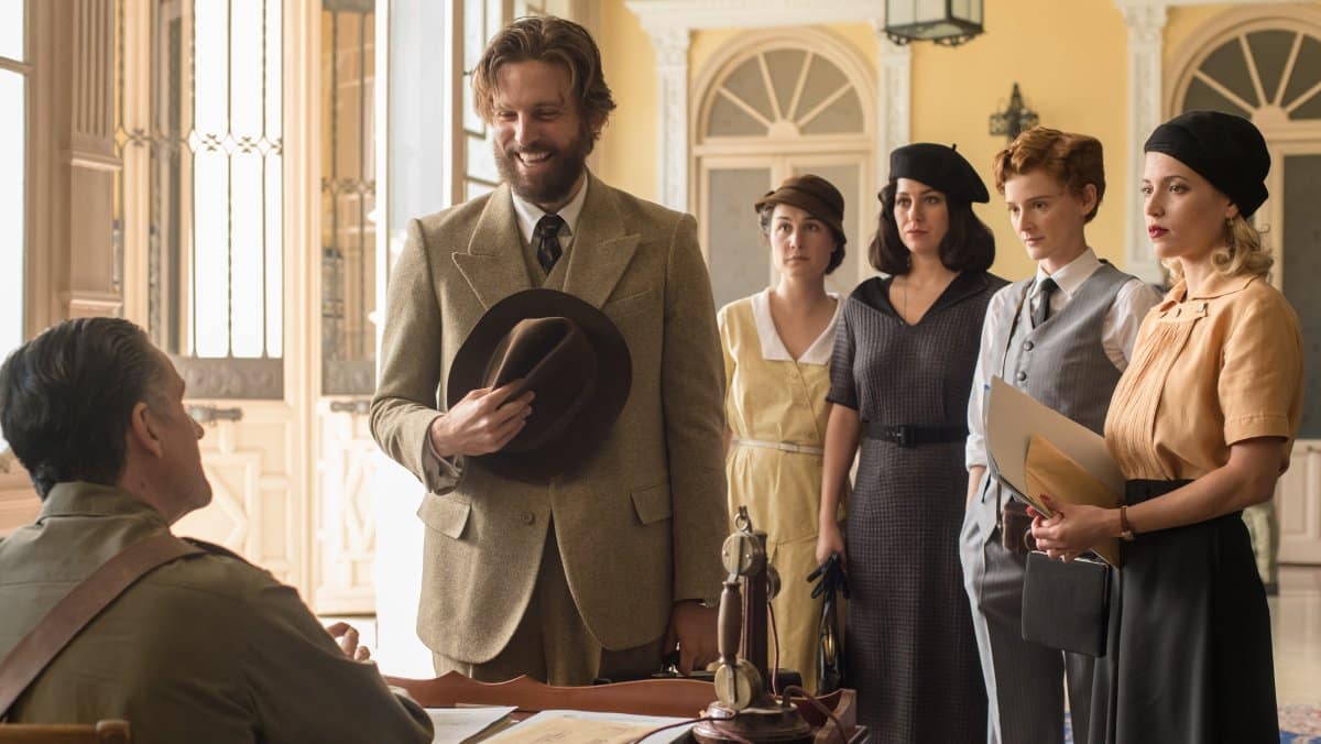 crítica a las chicas del cable, un reencuentro con una trama irreal