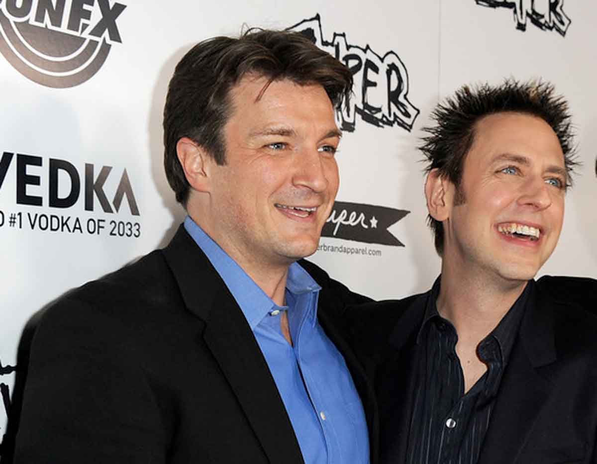 nathan fillion explica por qué se unió al universo de dc comics