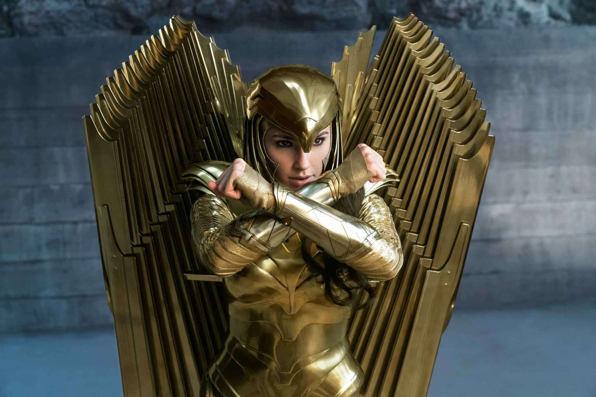 wonder woman con la armadura golden eagle