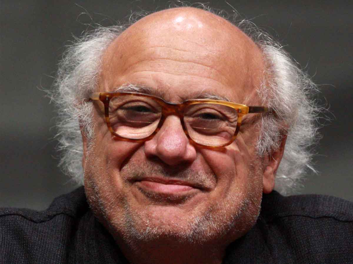 danny devito reacciona a que michael keaton regrese como batman