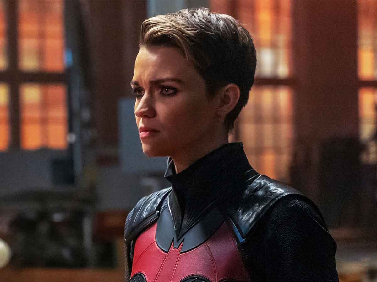 ruby rose explica por qué dejó la serie de batwoman