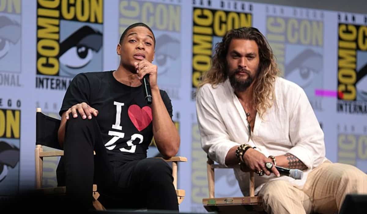 warner bros no puede creer que jason momoa apoye a ray fisher