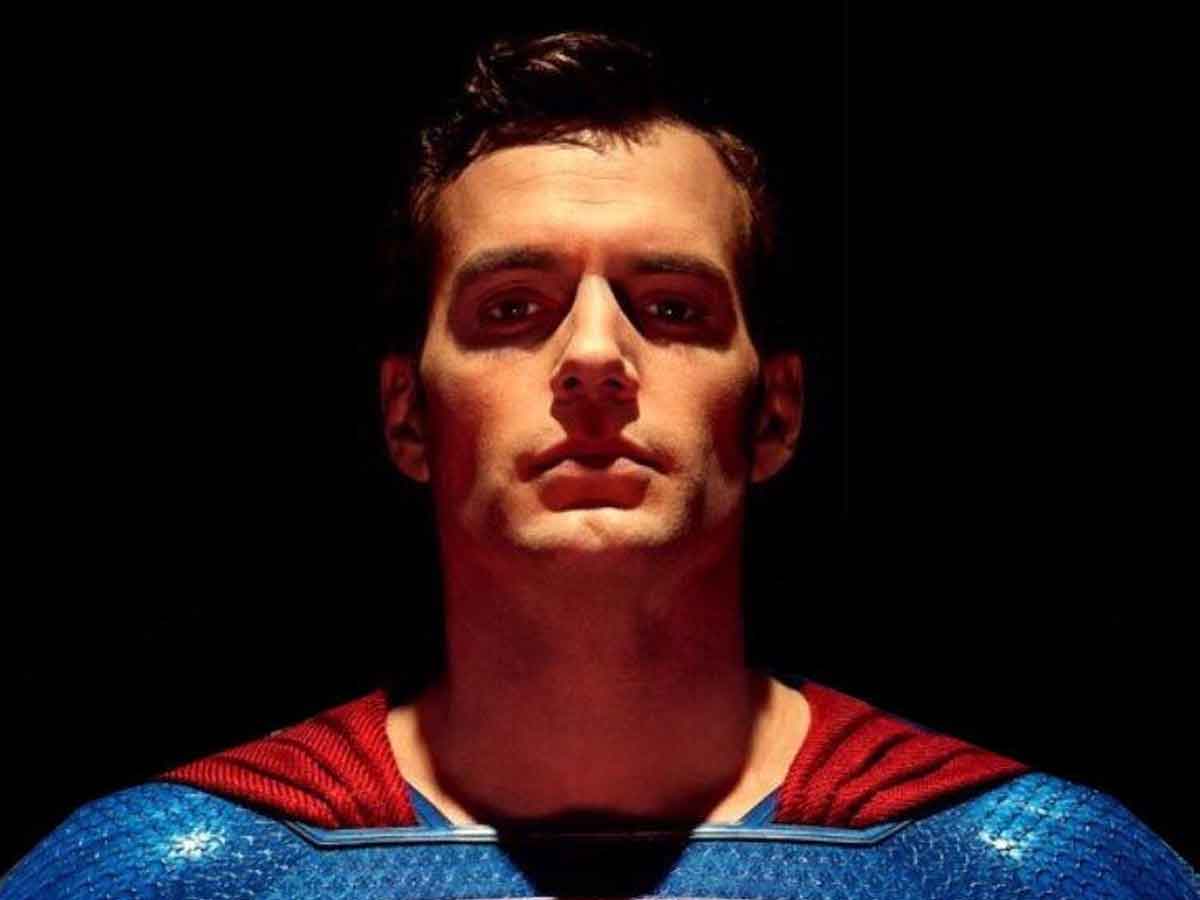 henry cavill lo pasó muy mal presentando liga de la justicia