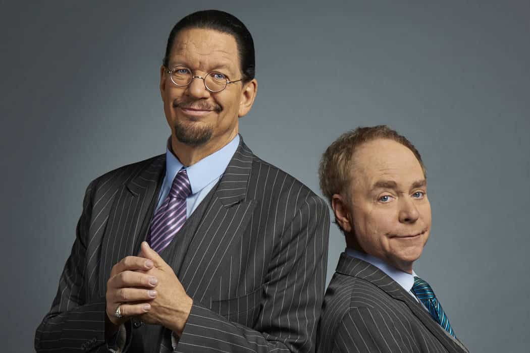 entertainment tonight protagonista de los premios iris 2021 en el natpe de miami - penn & teller presentadores premios iris 2021
