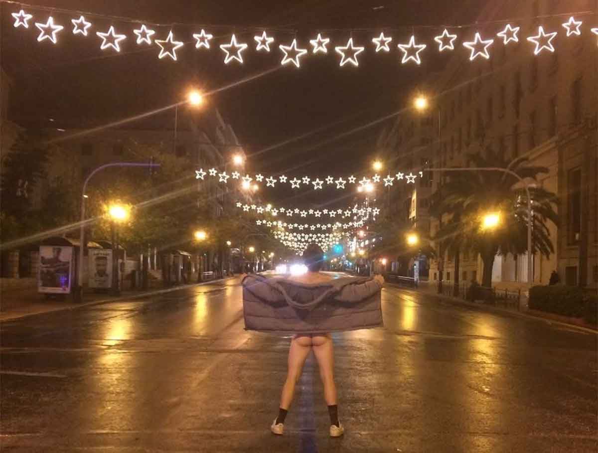 sebastian stan explica por qué aparece desnudo en su nueva película