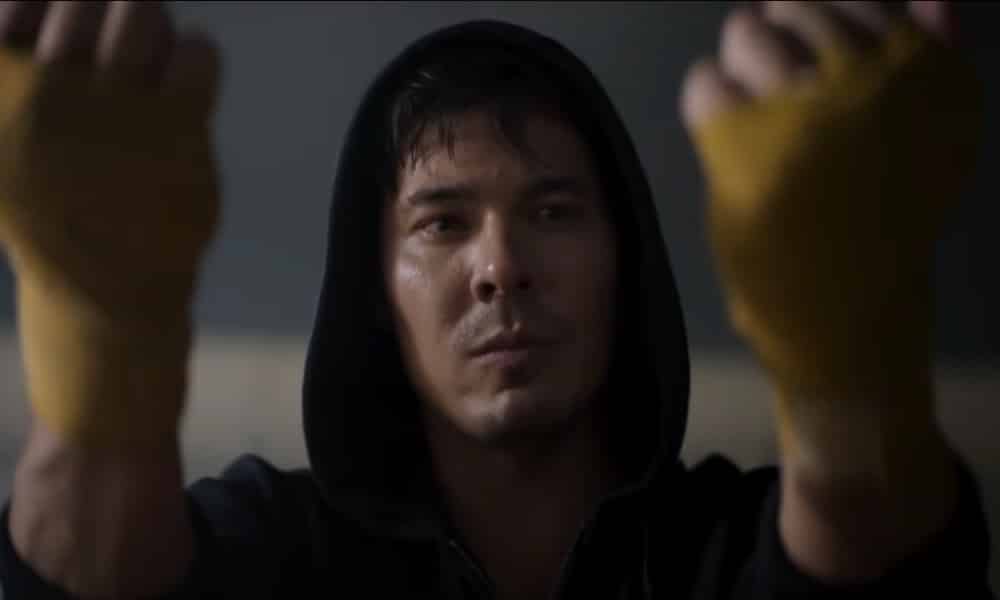 lewis tan será cole young en mortal kombat